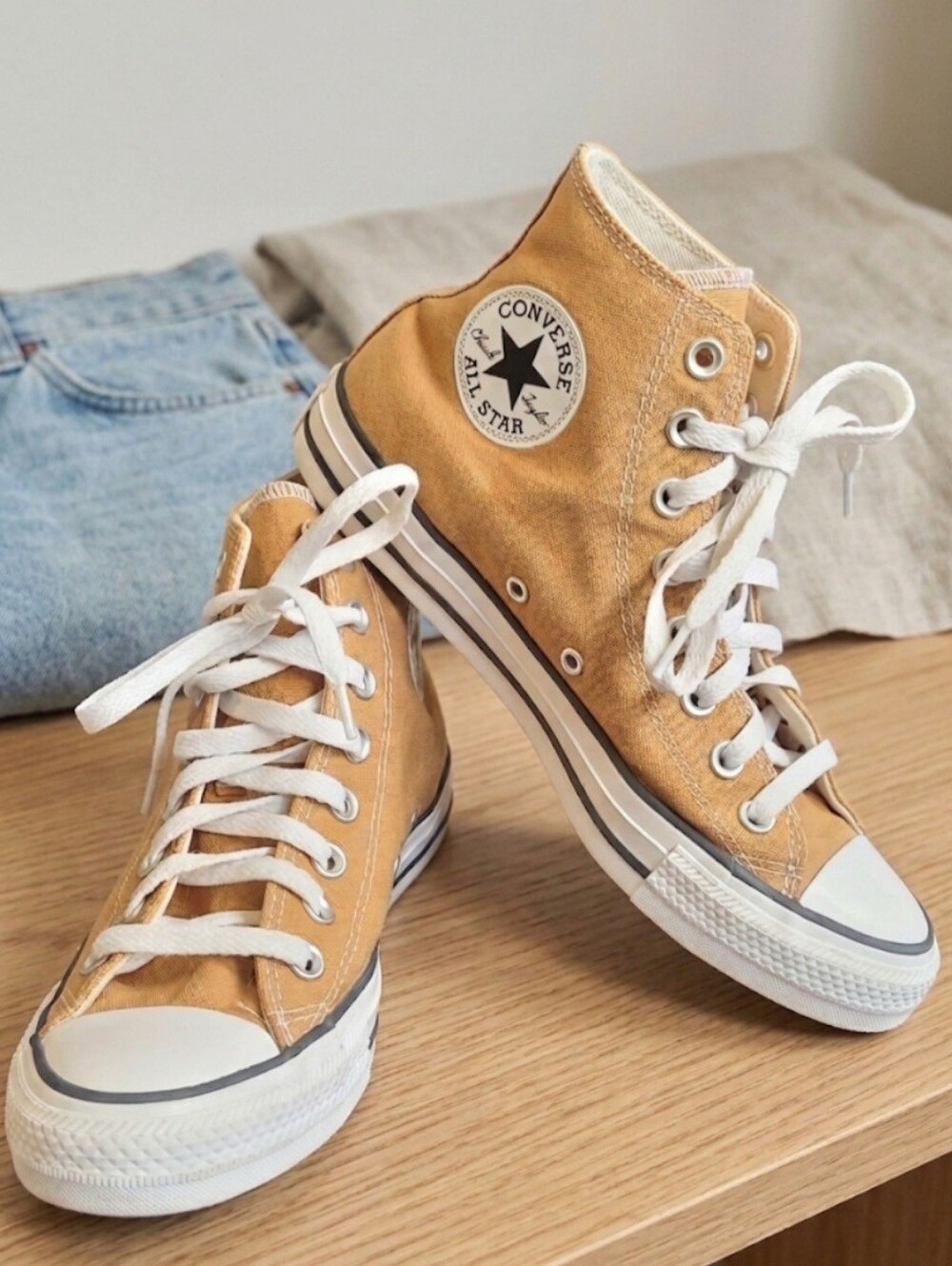 Unisex Chuck Taylor Converse All Star High Top Sneakers (M 6.5 W 8.5)